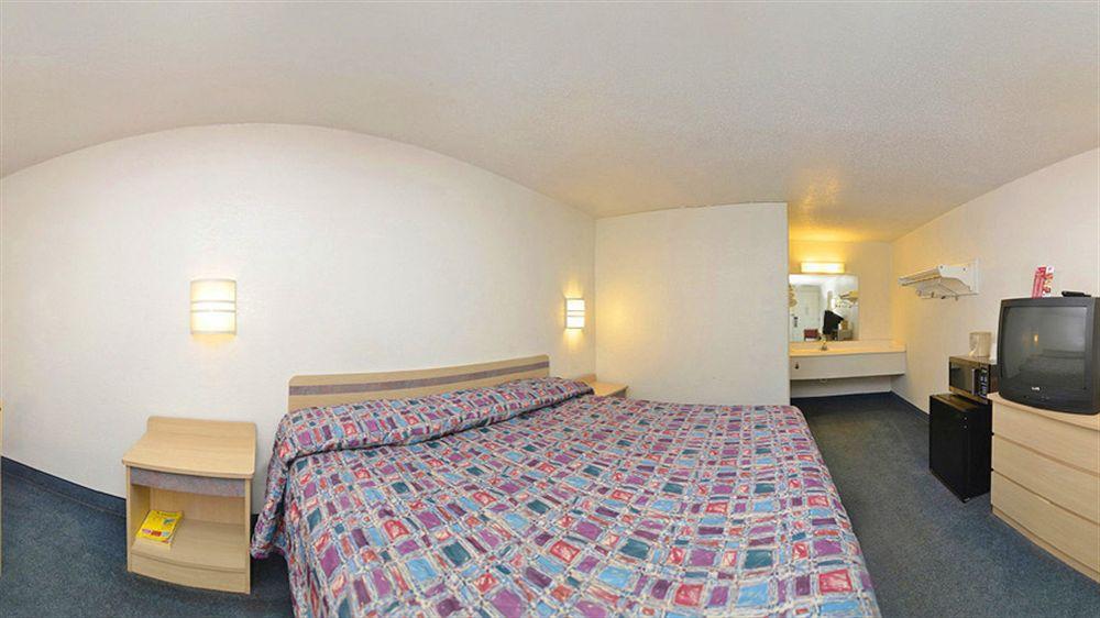 Mentor Home Inn And Suites Pokoj fotografie